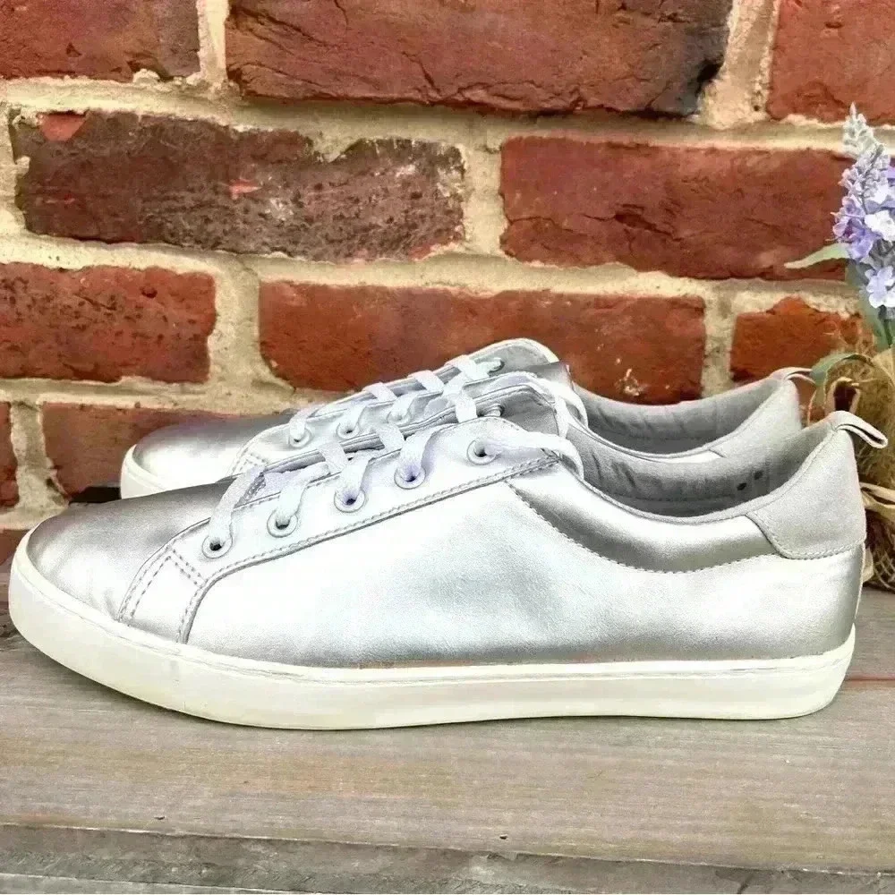 GAP Silver Metallic Low‎ Top Sneakers Shoes Casual Lace Up Fashion Court US 8